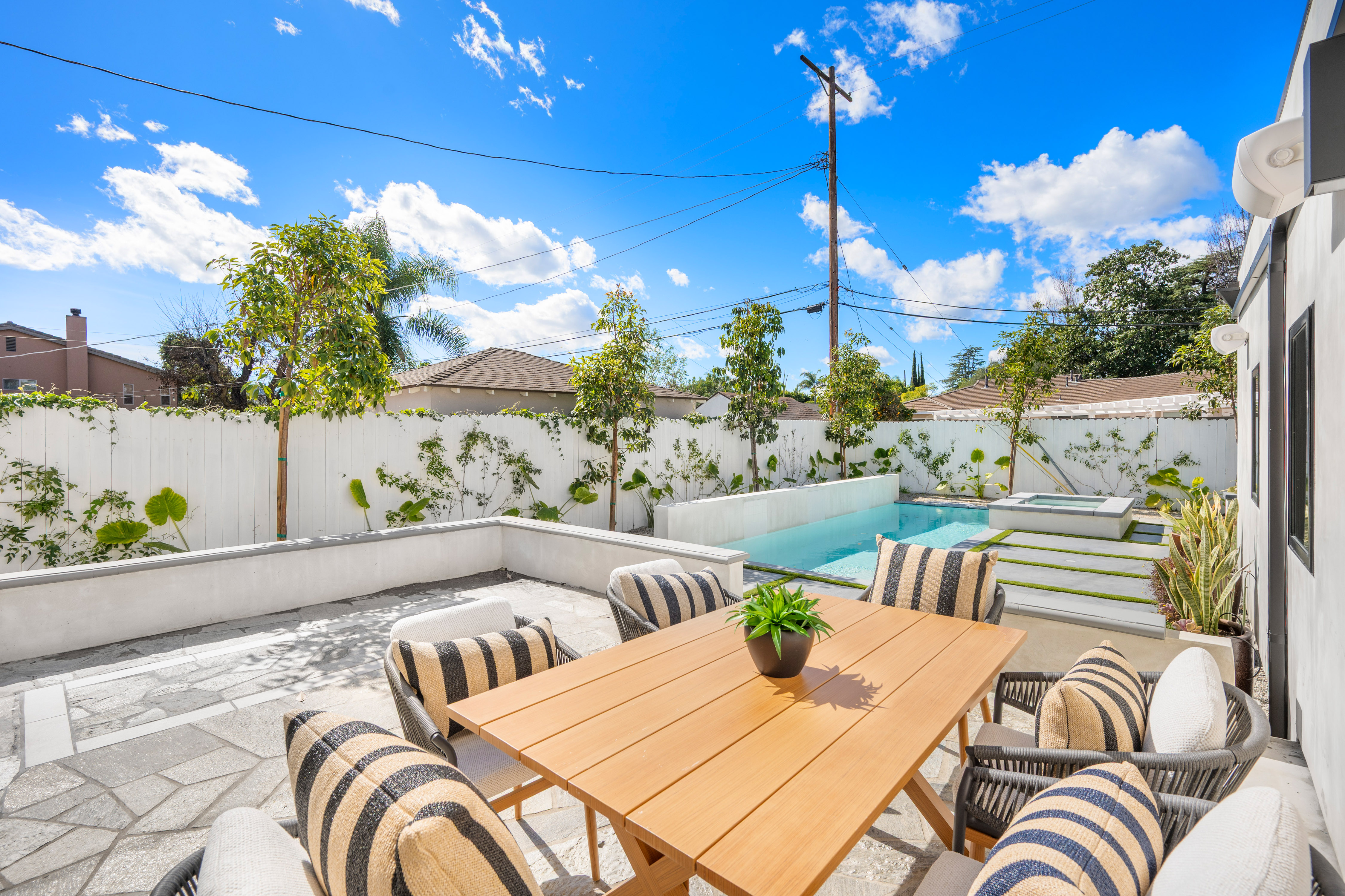 North Hollywood - Thumbnail 11